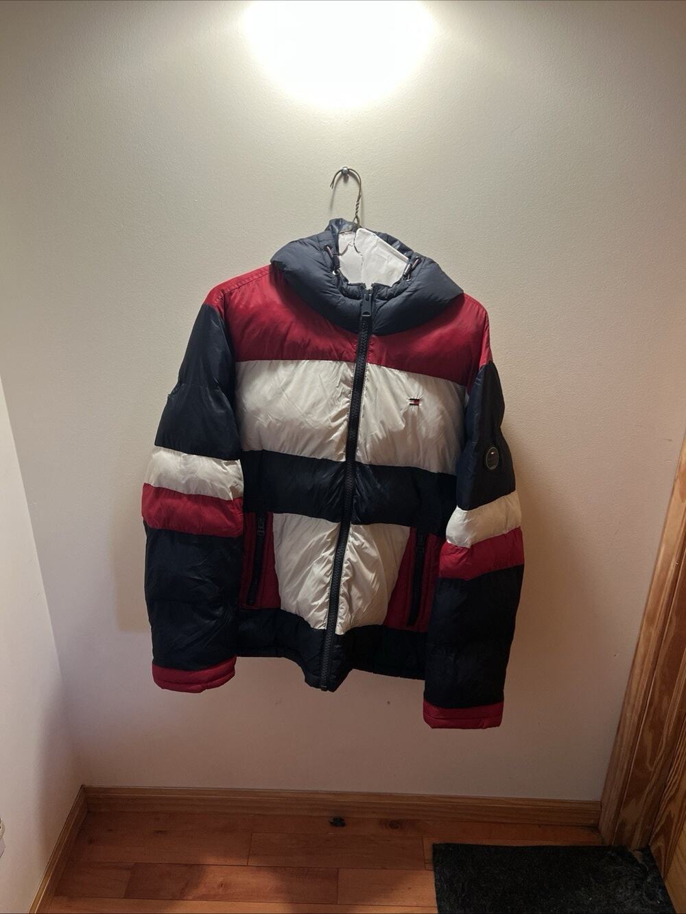 Tommy Hilfiger XL Men’s Red , White And Blue Puffer Jacket Excellent